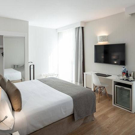 Catalonia Bristol Hotel Sant Andreu de la Barca Exterior photo