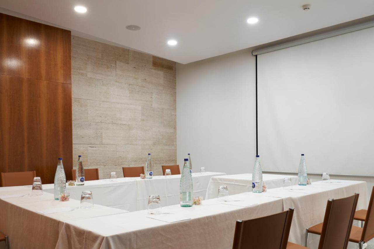 Catalonia Bristol Hotel Sant Andreu de la Barca Exterior photo