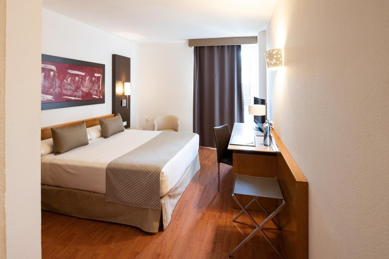 Catalonia Bristol Hotel Sant Andreu de la Barca Exterior photo