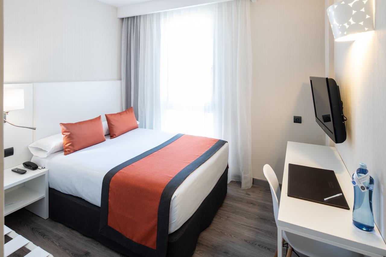 Catalonia Bristol Hotel Sant Andreu de la Barca Exterior photo