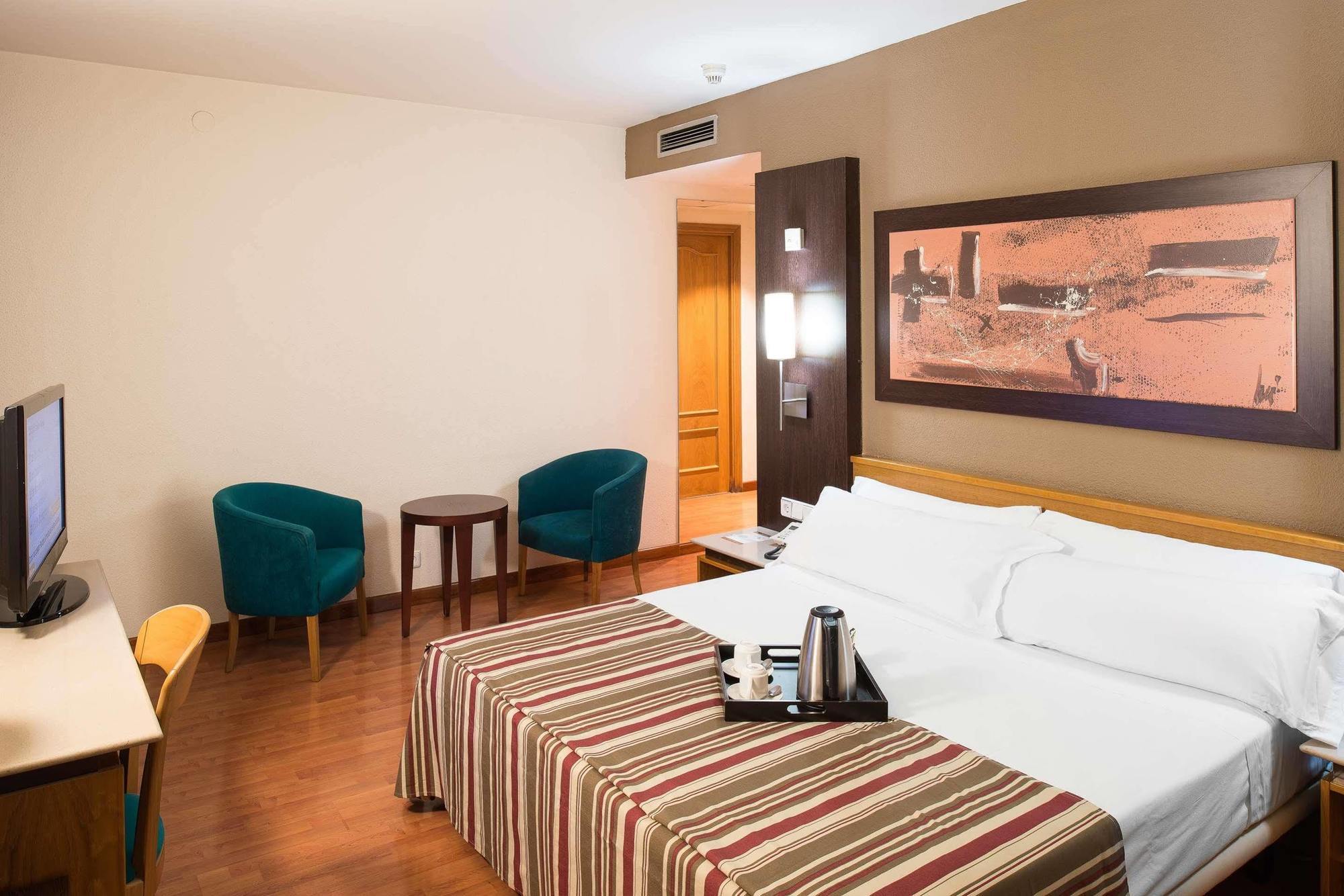 Catalonia Bristol Hotel Sant Andreu de la Barca Exterior photo