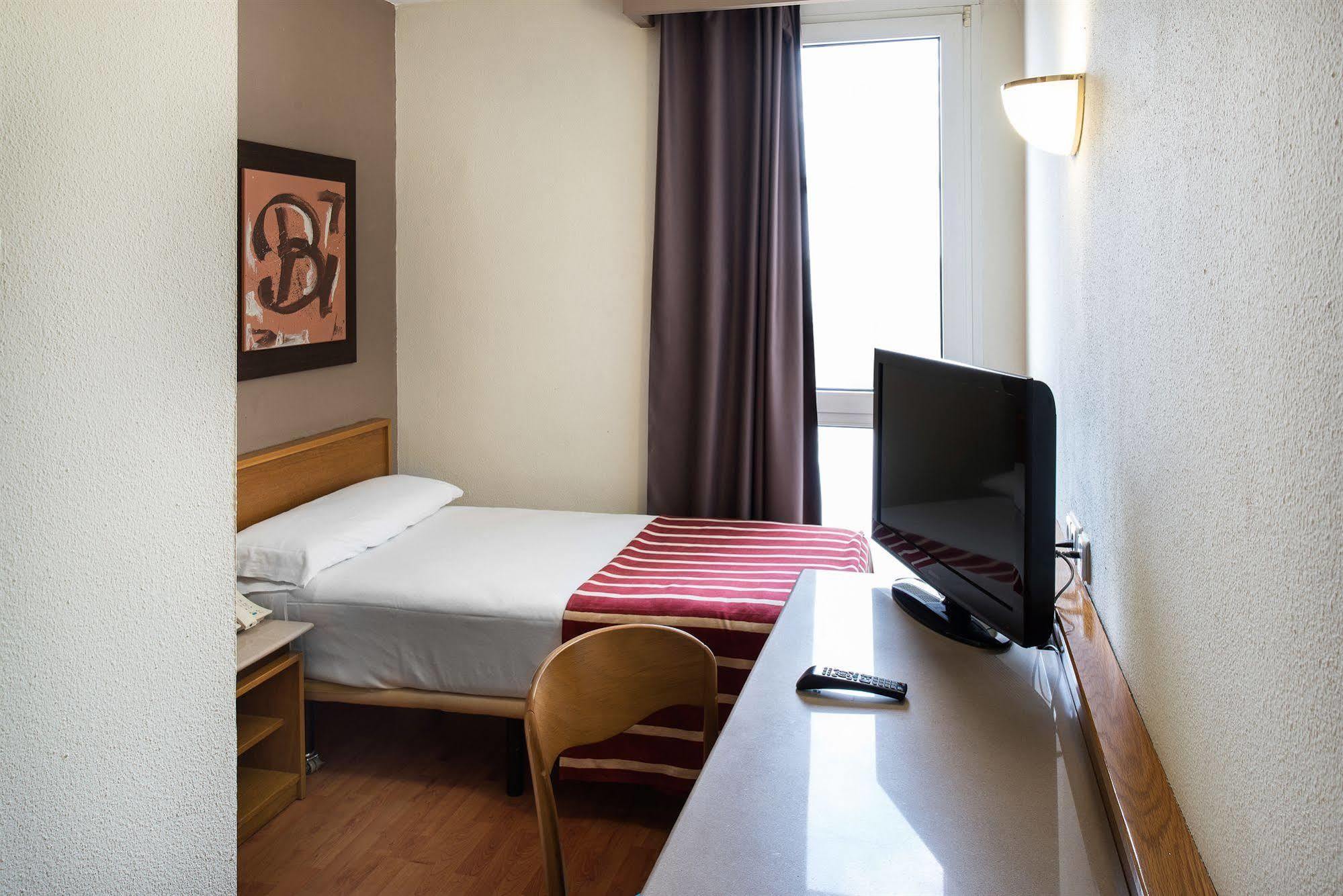Catalonia Bristol Hotel Sant Andreu de la Barca Exterior photo